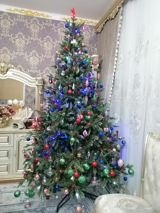 Geliviy Archa 3 metrli xamma öyinchoqlari bilan