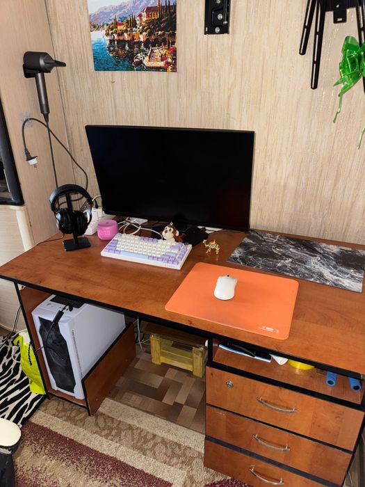 Компьютерный стол 10000