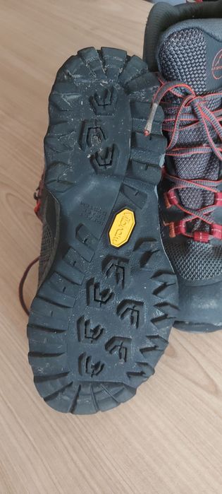 Туристически обувки La sportiva 38