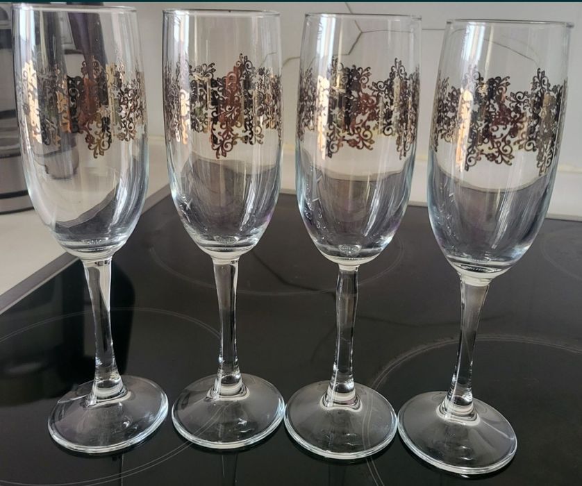 Набор бокалов с золотистым узором из 4х штук