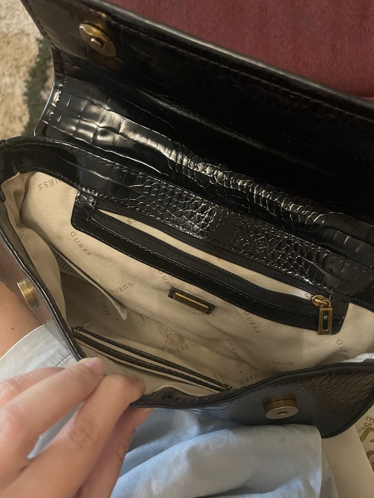 Дамска чанта Guess