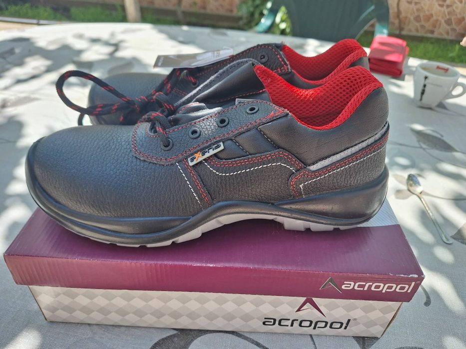 Чисто нови мъжки обувки