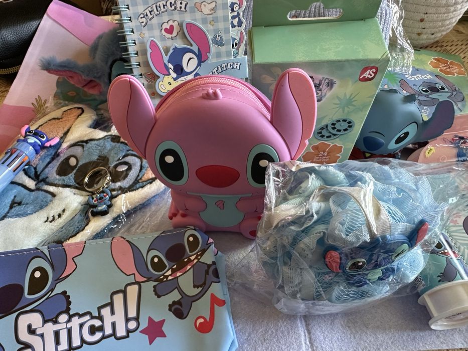 Детски подаръчен комплект „Стич“ – 15 артикула за 55 лв!