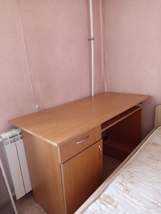 Продам компьютерный стол