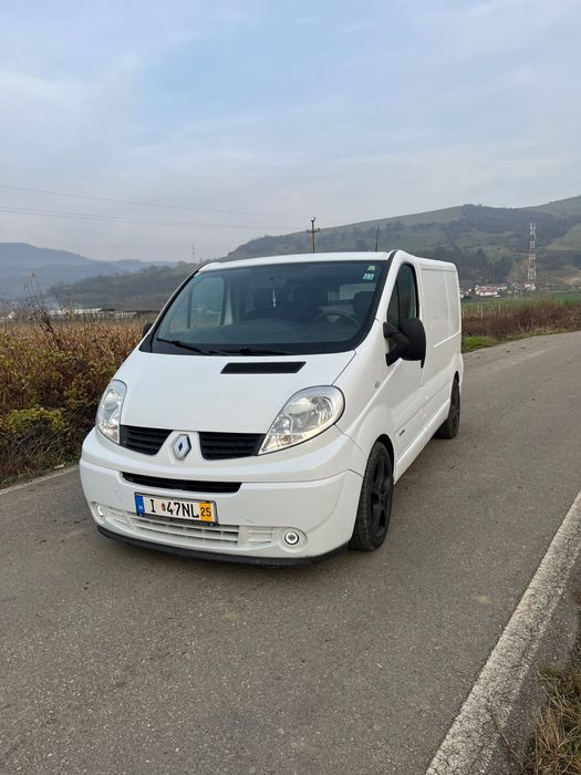 Vând Renault Trafic