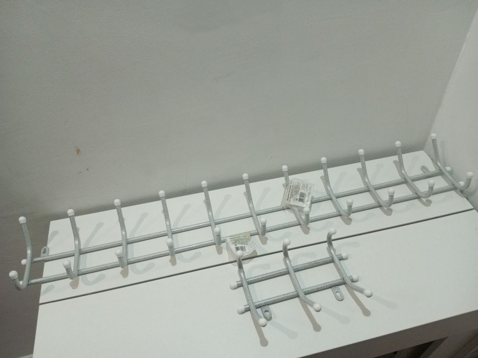 Продаю вешалки 2шт