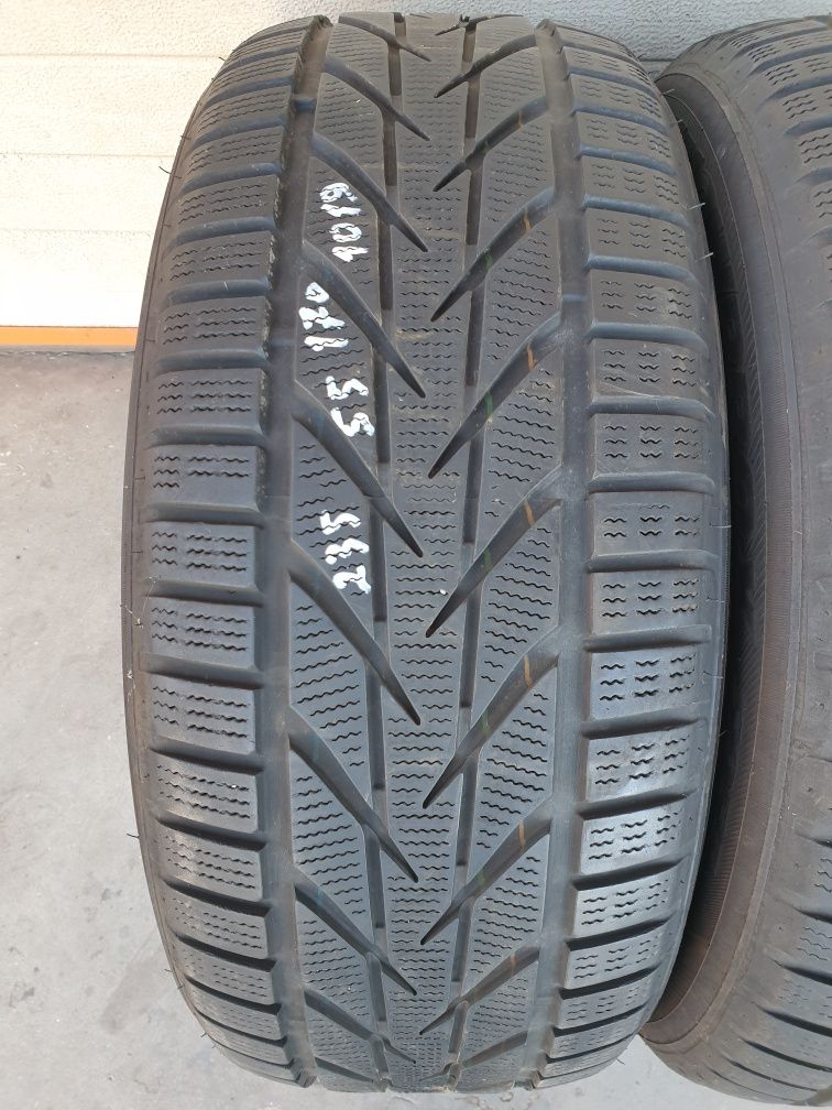 Зимни гуми 2 броя TOYO SnowProx S953 235 55 R17 дот 1019