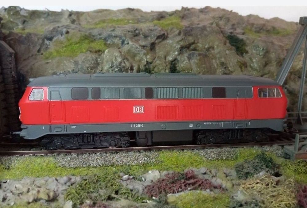 Locomotiva diesel piko BR218

Lumini in funcție de direcția de mers
Tr