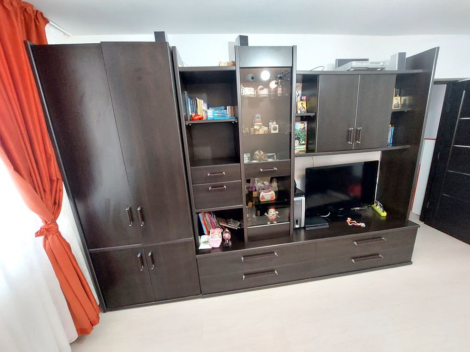 Mobilă living culoare venghe