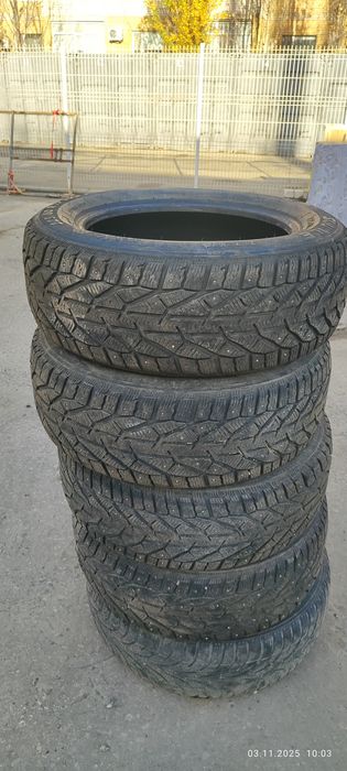 Продам шины зимние.