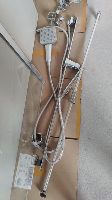 Cabina de dus cu cadita