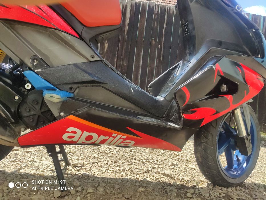 Aprilia 50 SR cu răcire pe apă .