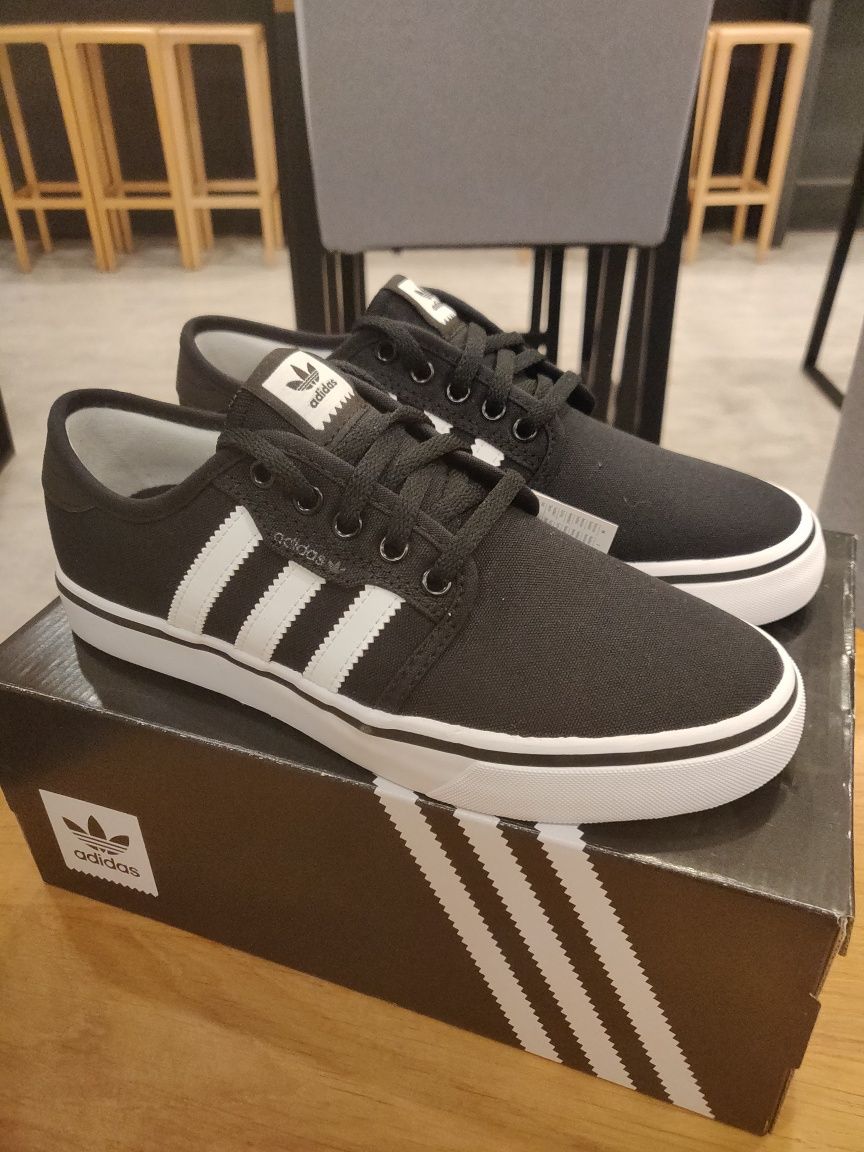Дамски обувки Adidas Seeley номер 37 1/3, 38 2/3 код 22А