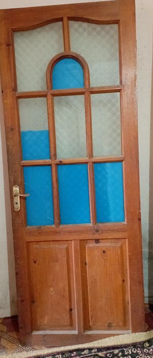 Taxta eshik sotiladi