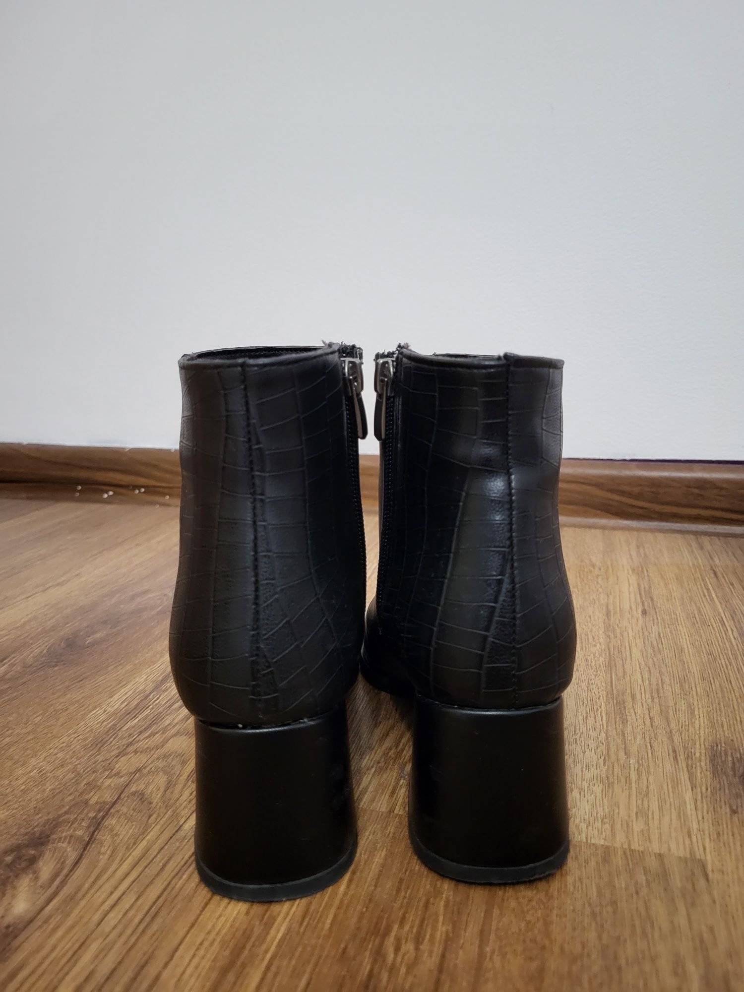 Botine cu toc gros