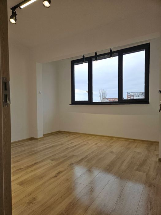 Просторен и светъл тристаен апартамент, разположен в кв. Надежда 1