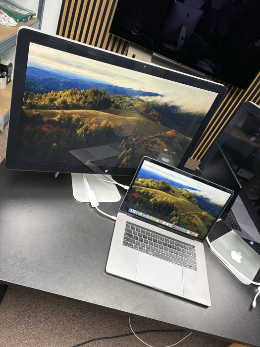 Monitoare Apple 2016/Utilizate/Funcționează cu laptop-uri Mac OS vechi