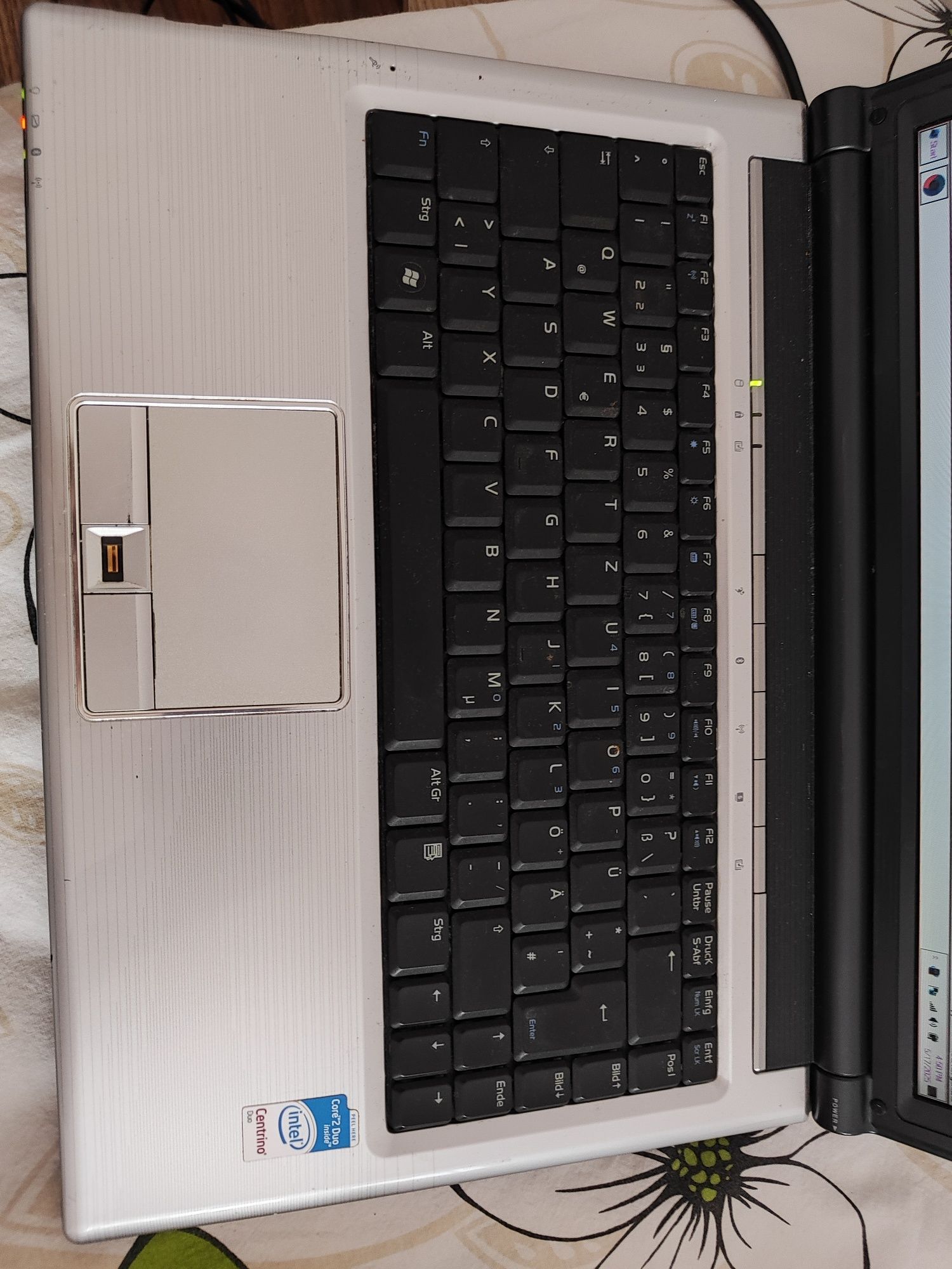 Лаптоп Asus  f8s