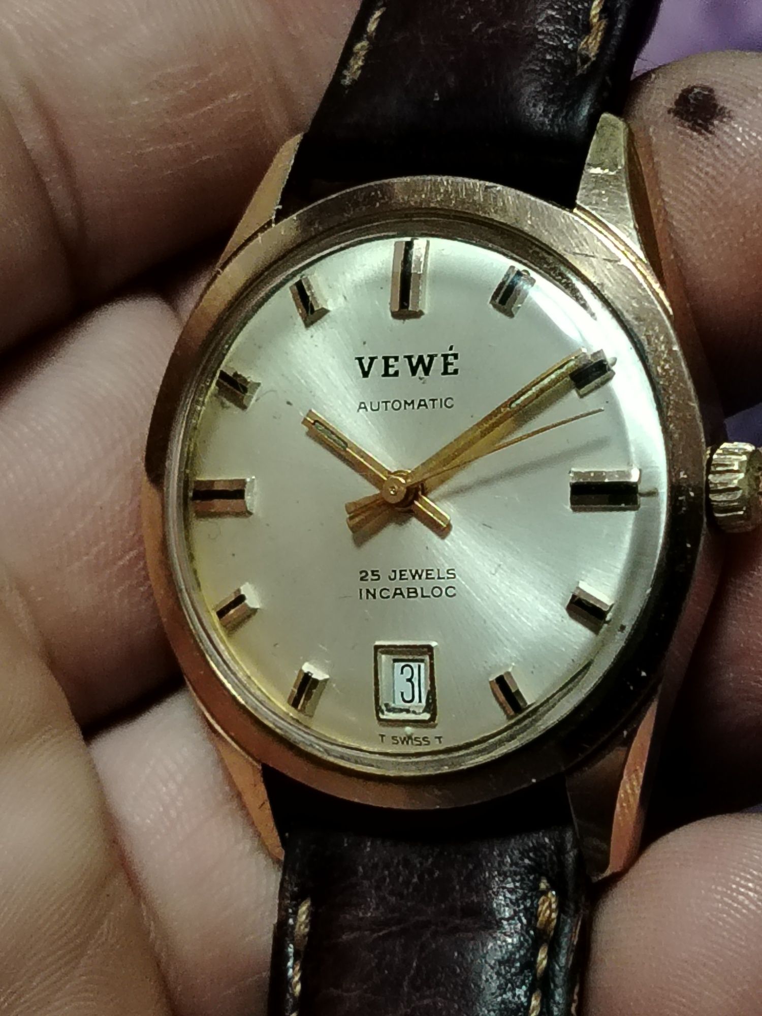 Vewe Calendar automatic 25 rubine Swiss