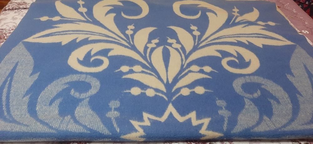 Одеяло из верблюжей шерсти в хорошем состоянии,без дефектов,