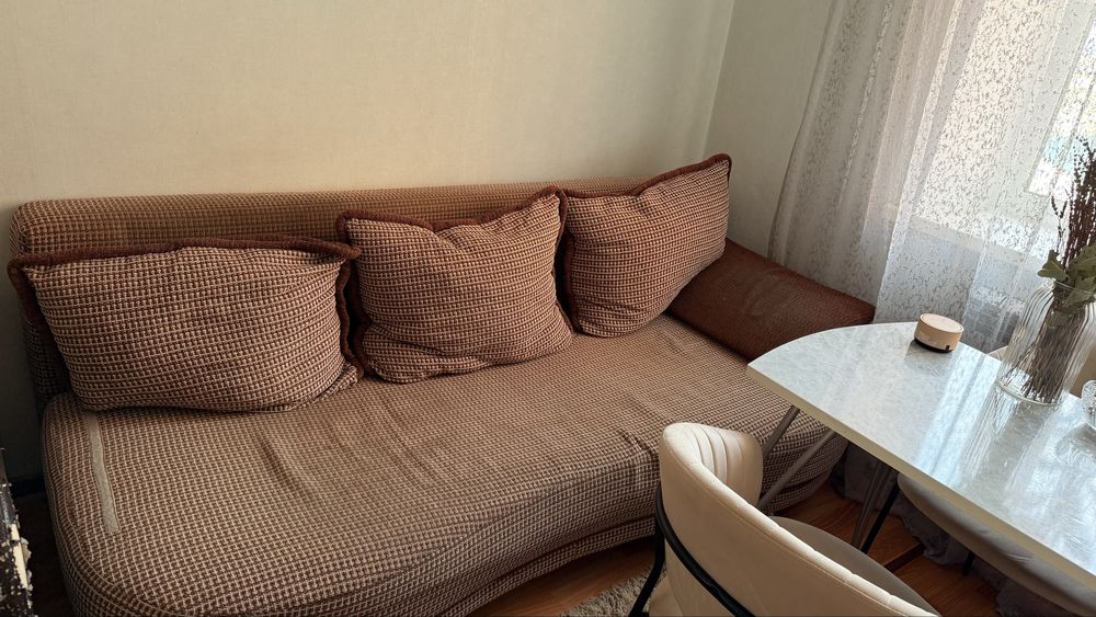 Продам диван в гостиную