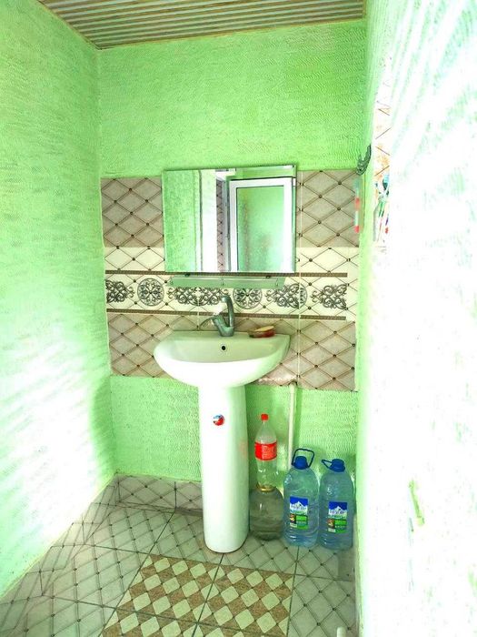 ТАЙЕР ХОВЛИ УЙ  сотилади 5 хона 6+1.8 сотик Кибрай  марказидан 3 км !