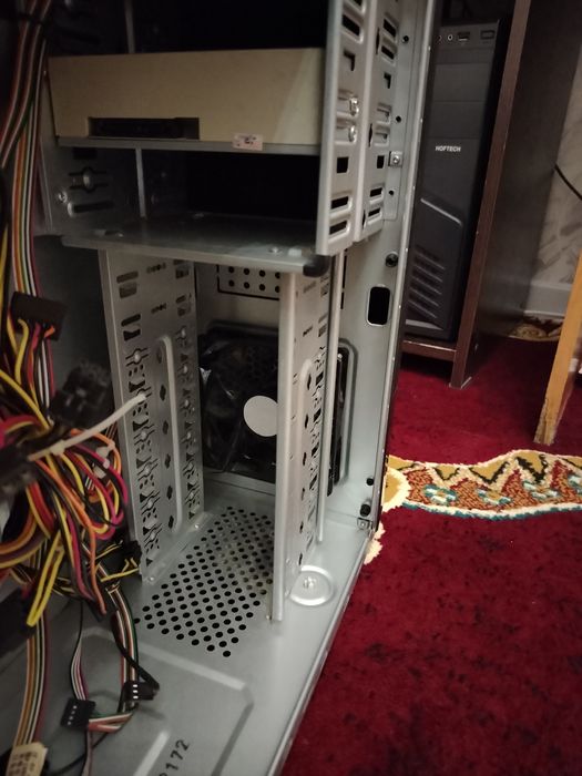 Продаётся кейс с БП и ДВД.