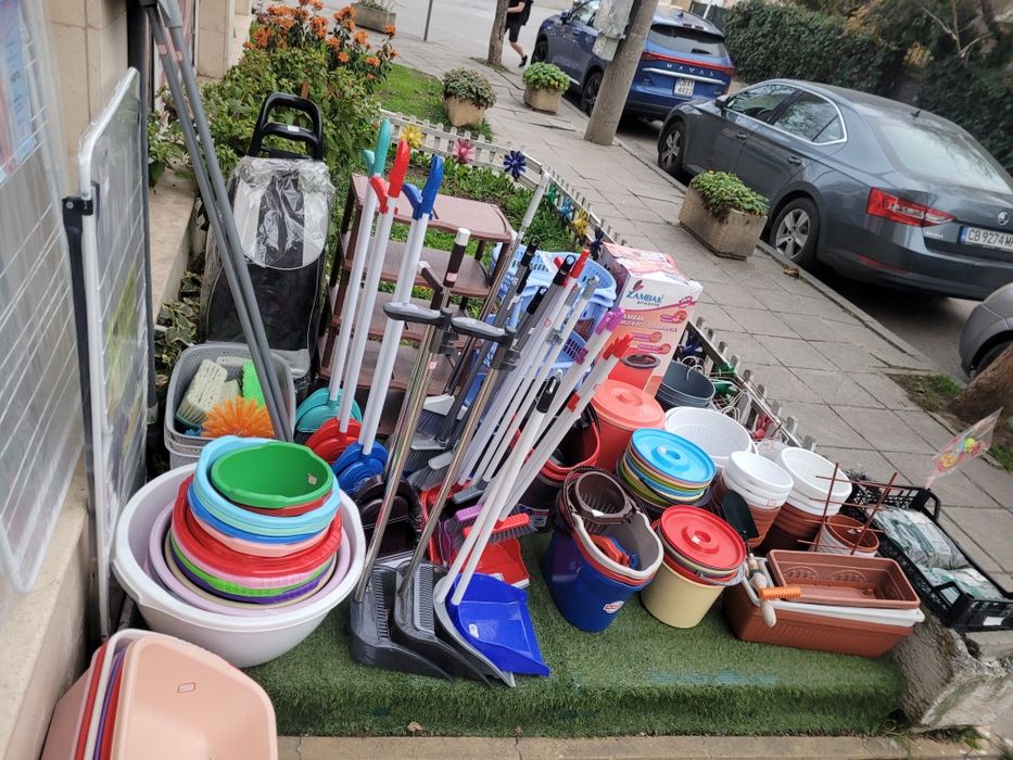 Продавам бизнес -магазин за домашни потреби , детски играчки, сувенири