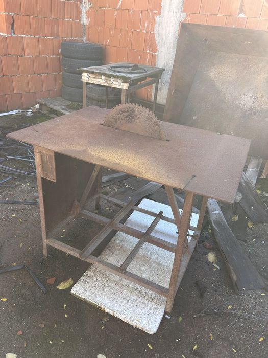 Vand masă tip circular cu disc