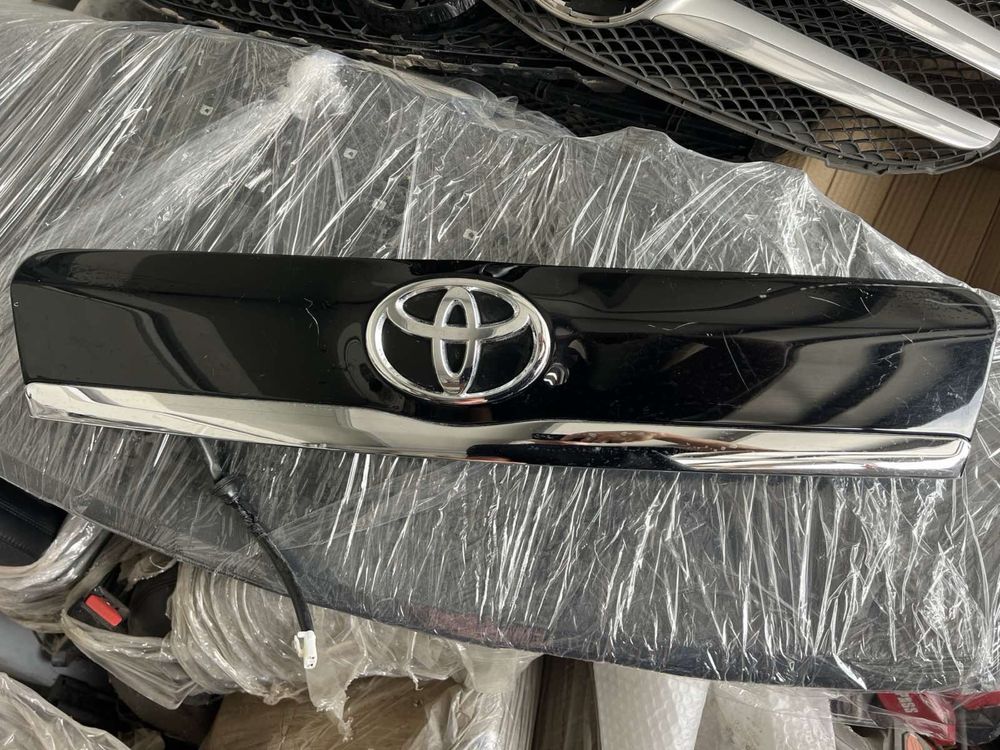Лайстна за заден капак Toyota Rav 4