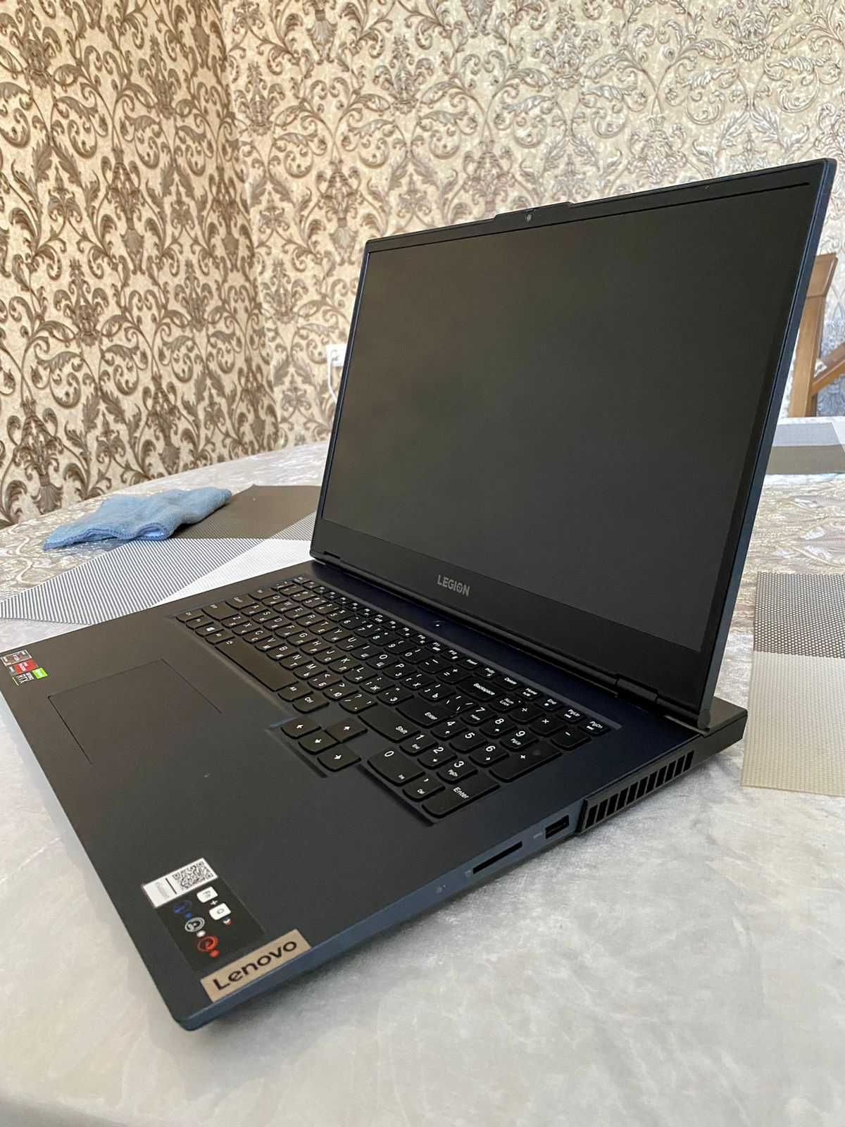 Ноутбук Lenovo Legion 5 17ACH6 82K00005RK синий