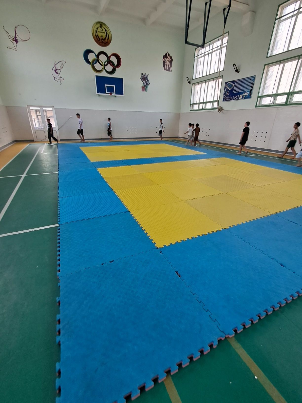 Kurash Mat sotiladi