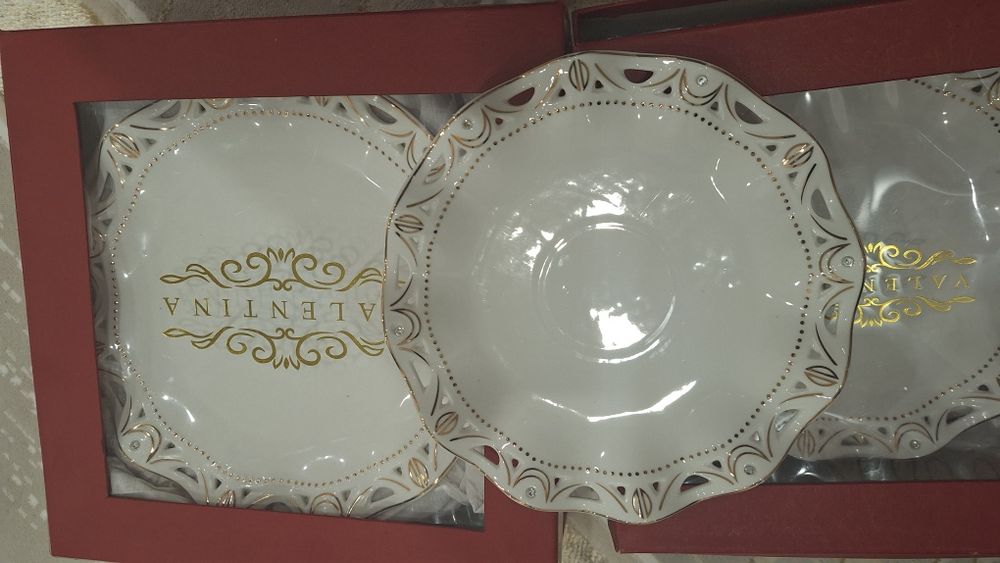 Набор столовых тарелок