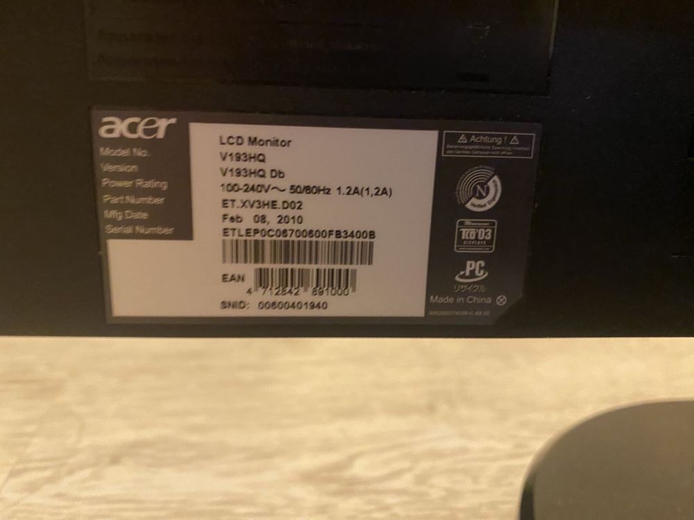 Продаю монитор Acer V193HQ