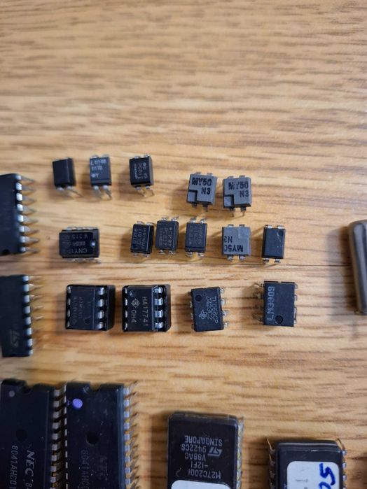Procesoare INTEL Circuite Integrate Memori SRAM Volatile si Nonvolatil