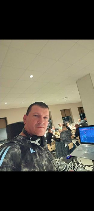 Ди джей със собствена апаратура