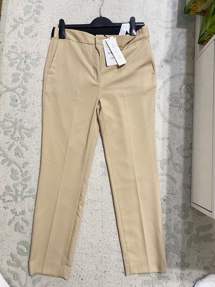 Vand pantaloni Zara