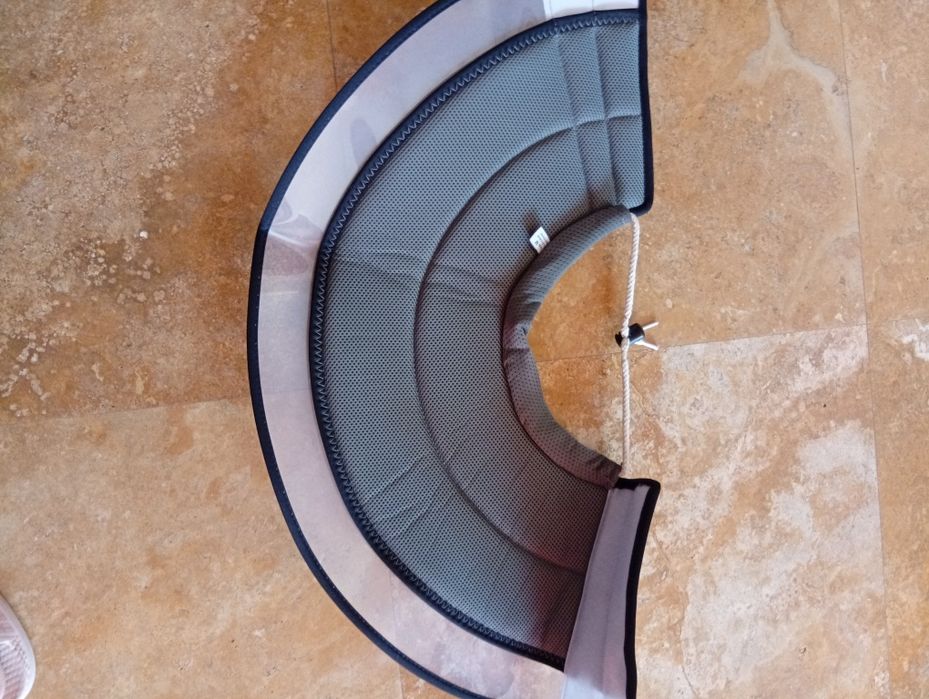 Vând guler protector pentru câini NOU