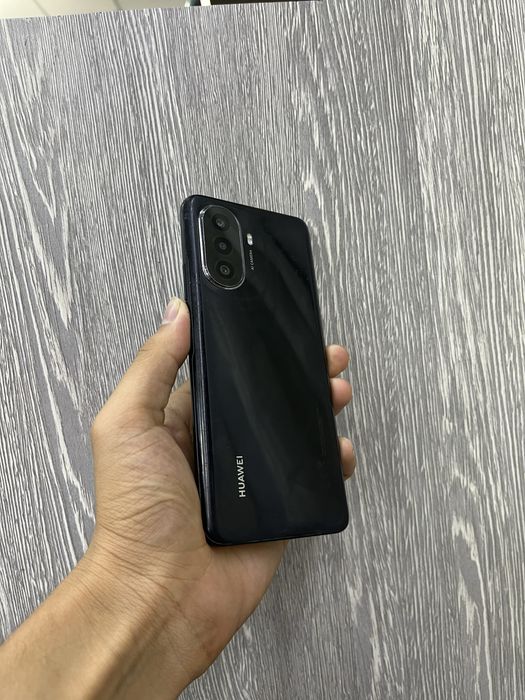 HUAWEI nova Y70 64GB.      .