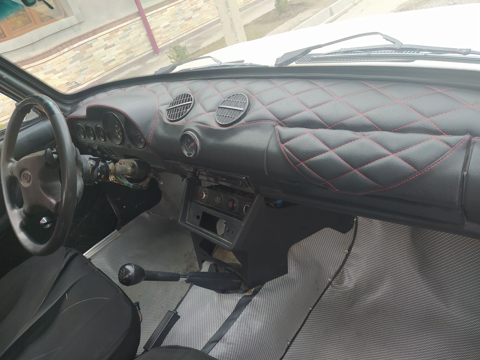 Vaz 2106 sotiladi