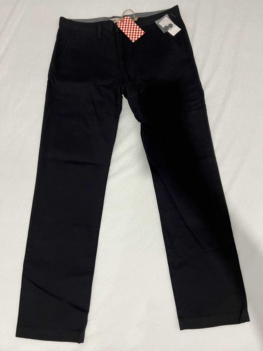 Чисто нов изцяло черен панаталон Vans Off The Wall (размер 33)