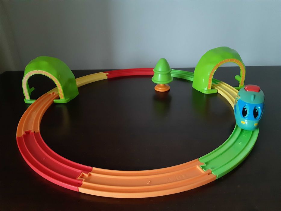 Joc “Locomotivă Tomy pe șine”