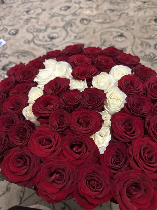 Цветы 53 шт свежие только пришли +в корзине и оформление