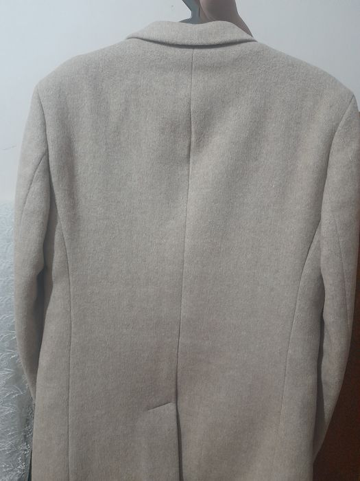 Erkaklar qishki paltosi sotiladi