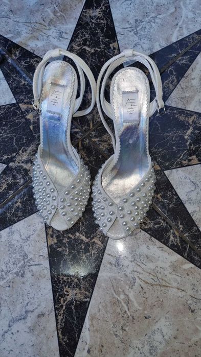 Sandale perfecte pentru ocazie !