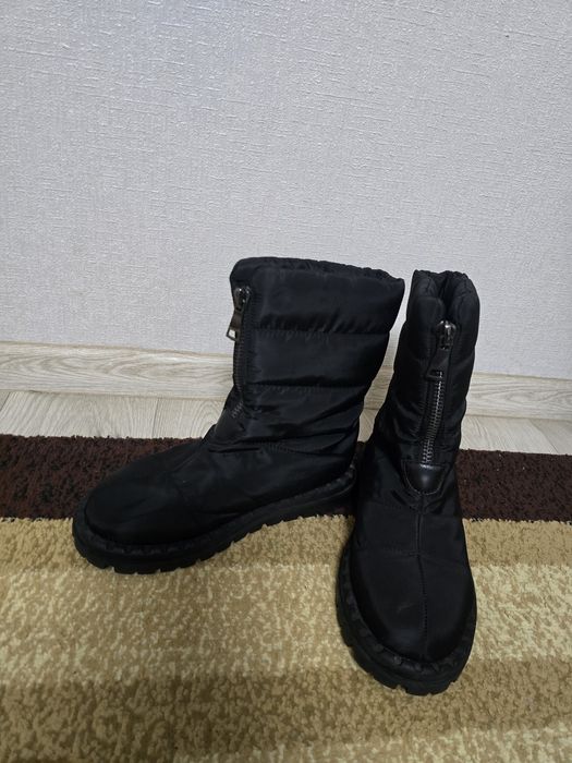 Продам угги зимние, очень тёплые в идеальном состоянии.