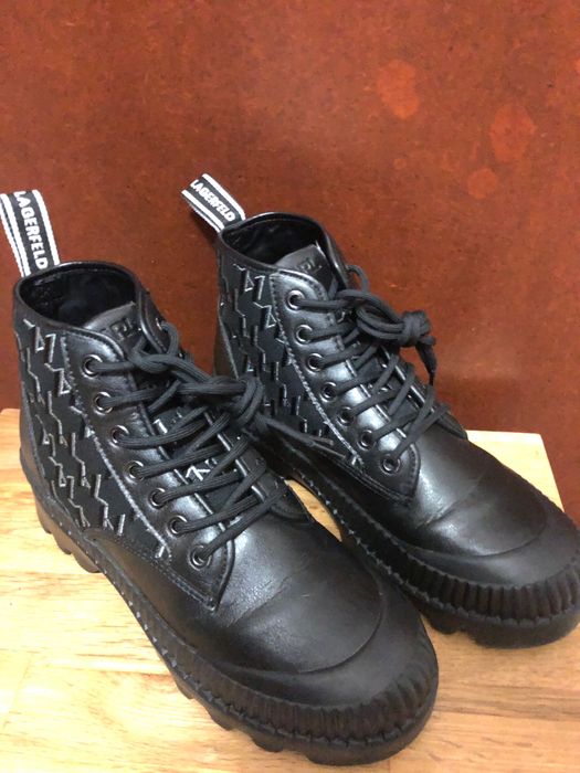 KARL LAGERFELD - Дамски боти с монограми