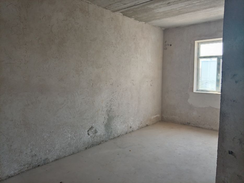 Jondor yangi bozor yonida 2 xonali kvartira tez va arzon sotiladi. May