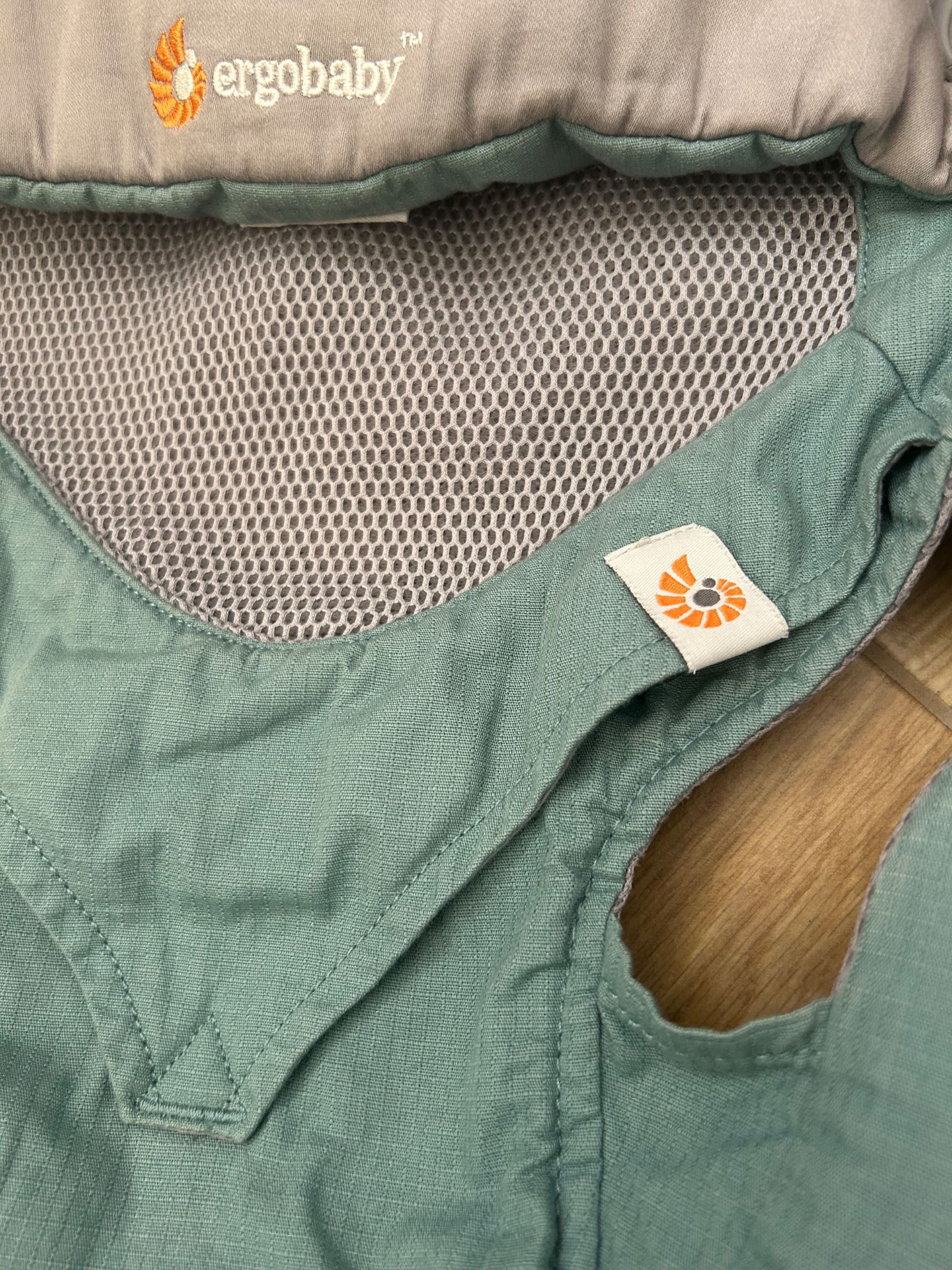 Две ергономични раници Ergobaby Omni 360 cool air mesh breeze