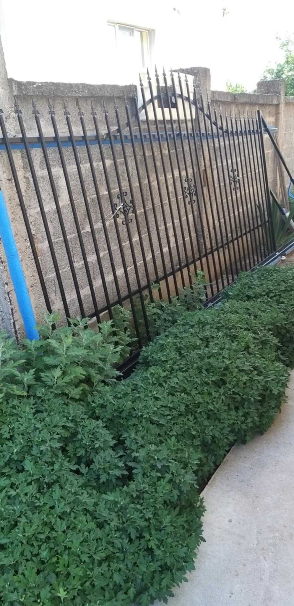 Плъзгаща оградна врата